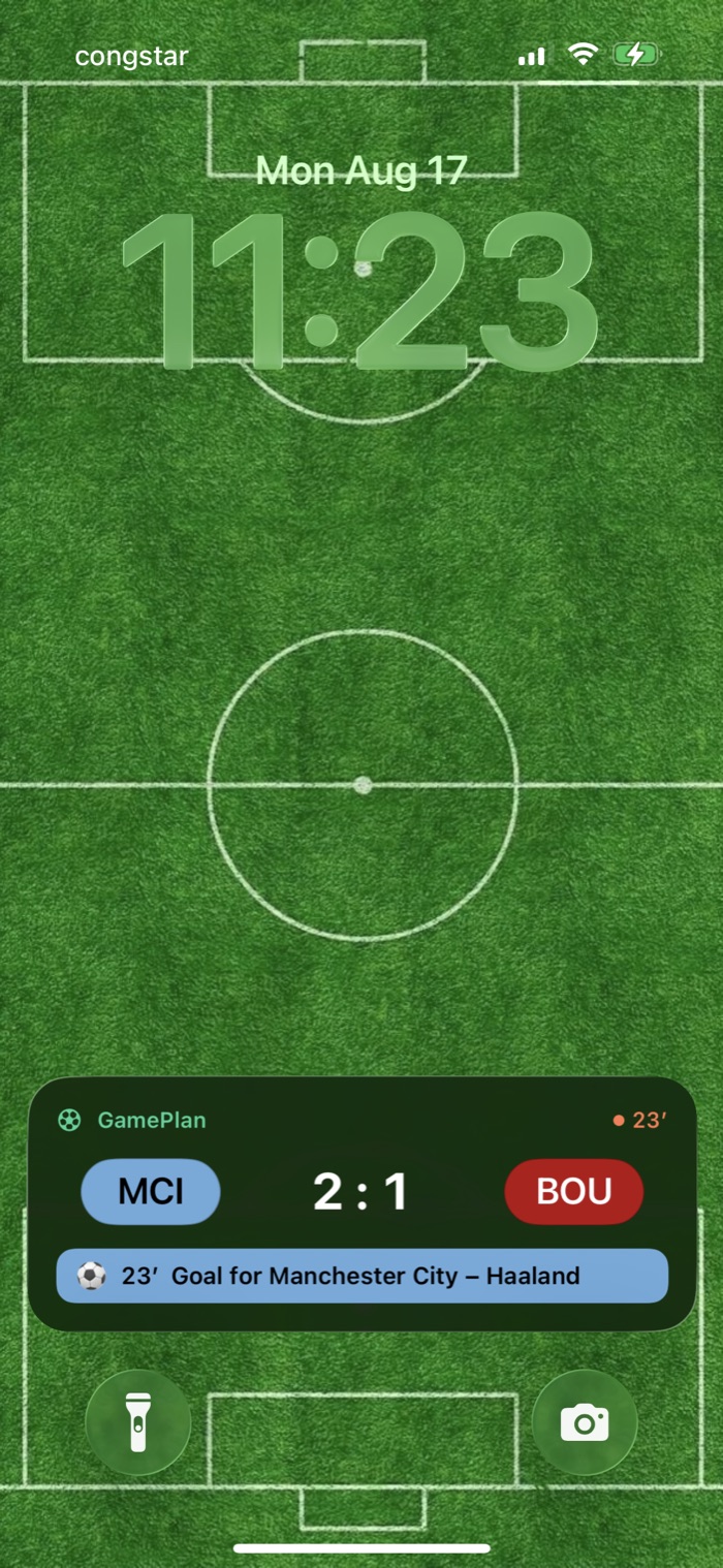 An iPhone Lock Screen showing the GamePlan Live Activity with a running score