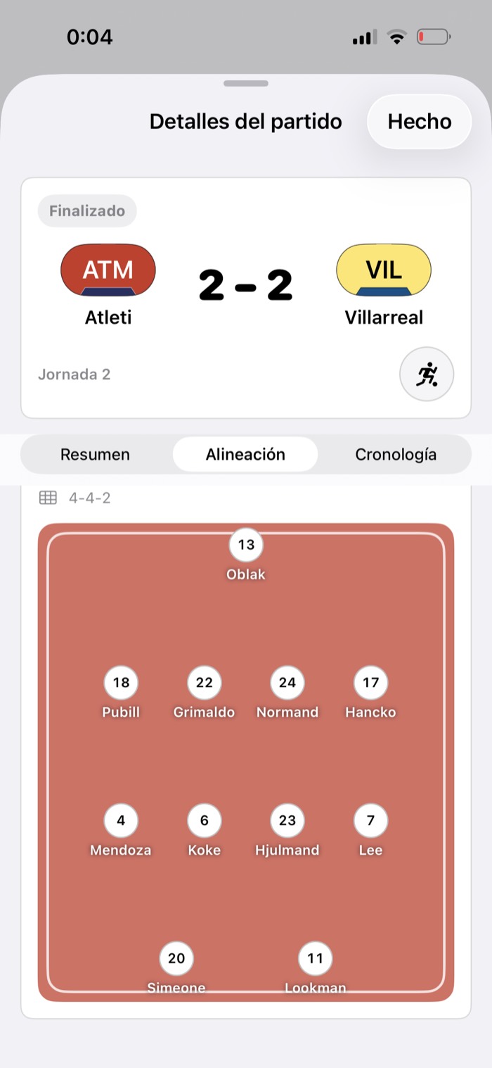 Pantalla de alineación de GamePlan con el once inicial sobre el campo en su formación real