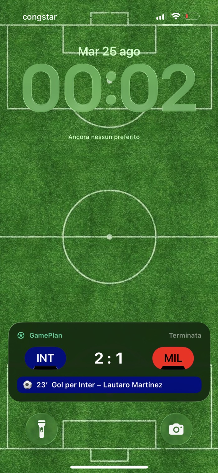 Schermata di blocco di un iPhone con la Live Activity di GamePlan e il punteggio della partita